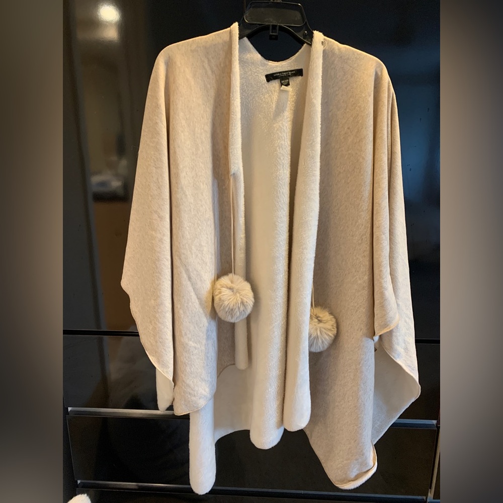 Marc New York, one size beige Pancho type sweater